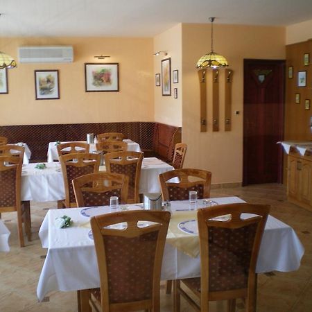Mediterran-Apartmanok-Гаркань Екстер'єр фото