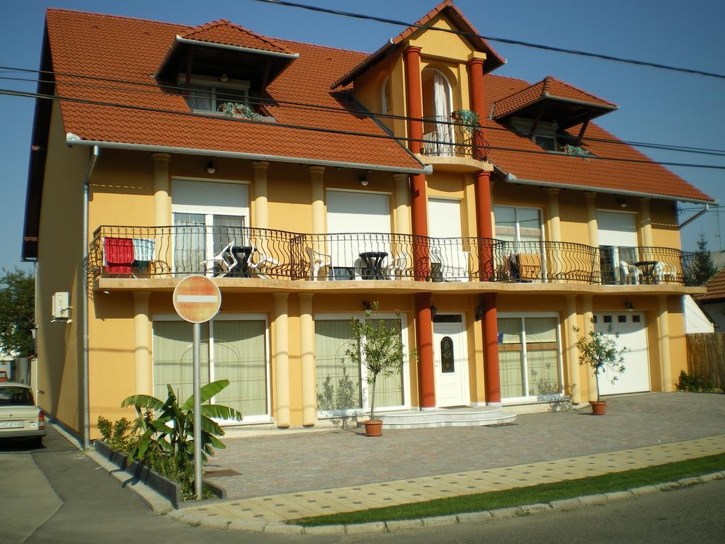 Mediterran-Apartmanok-Гаркань Екстер'єр фото