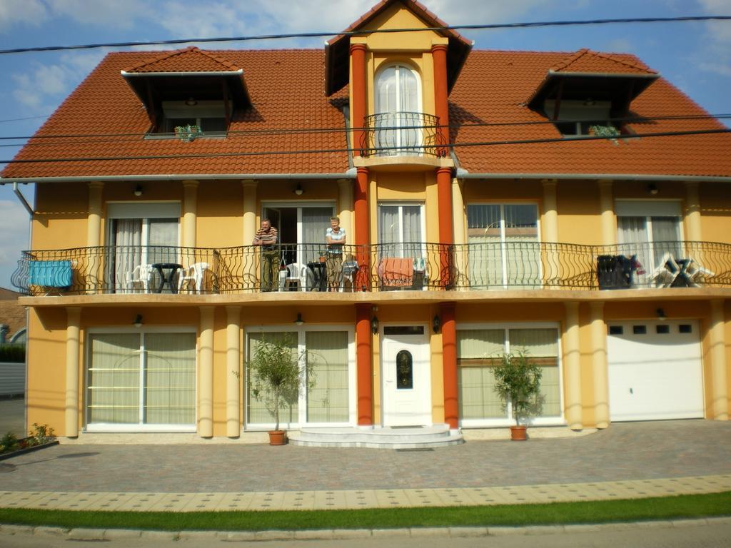 Mediterran-Apartmanok-Гаркань Екстер'єр фото
