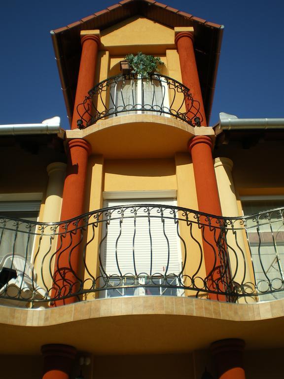 Mediterran-Apartmanok-Гаркань Екстер'єр фото