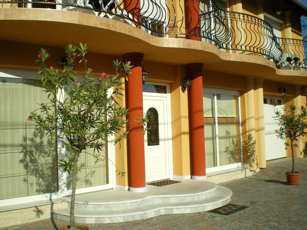 Mediterran-Apartmanok-Гаркань Екстер'єр фото